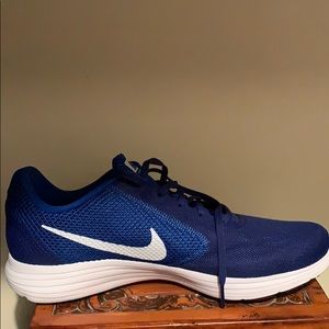 Men’s Nike shoes NWOT